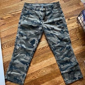 NWT Camo cropped jeggings